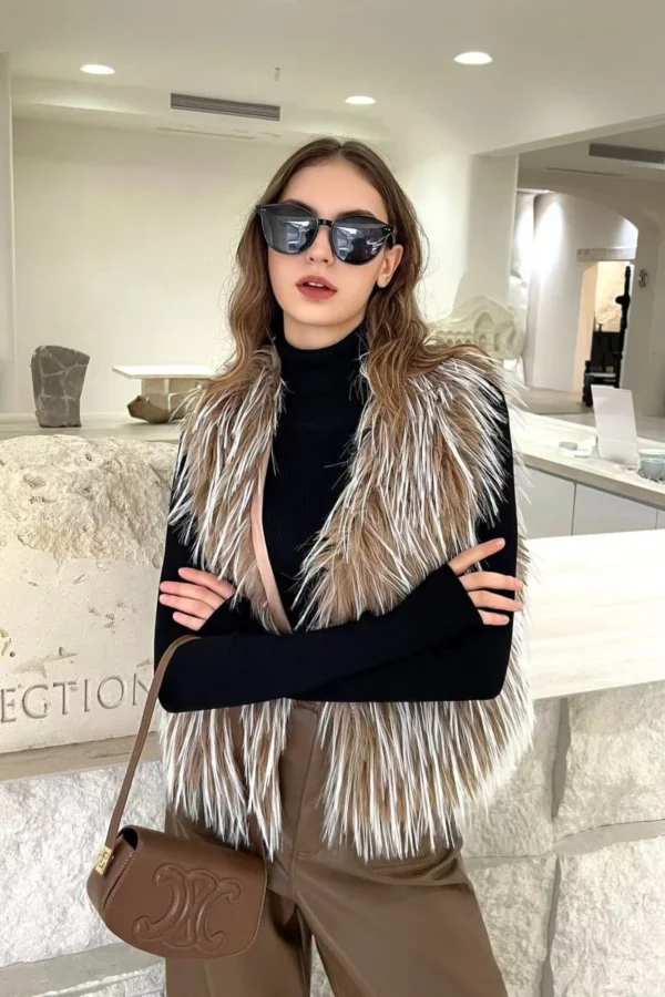 96 Gilet en fausse fourrue